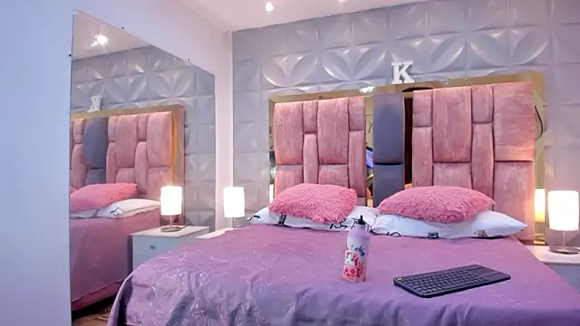 Paris Velvet online show from 02-23-26, 10:51