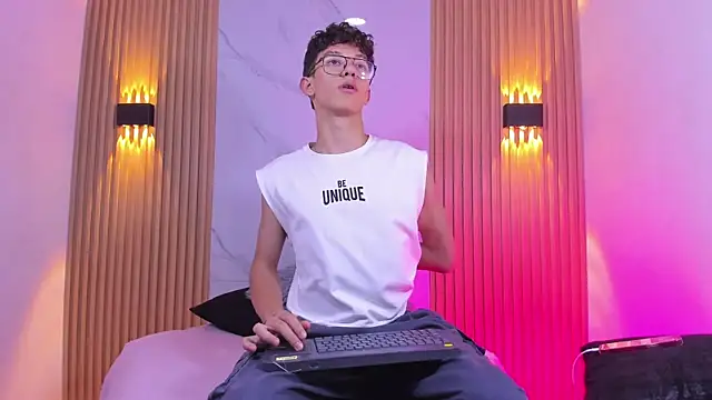 Snapshot of Christopher_Hunter chatting on 02-24-26, 07:56 Christopher Hunter online show from 02-24-26, 07:56