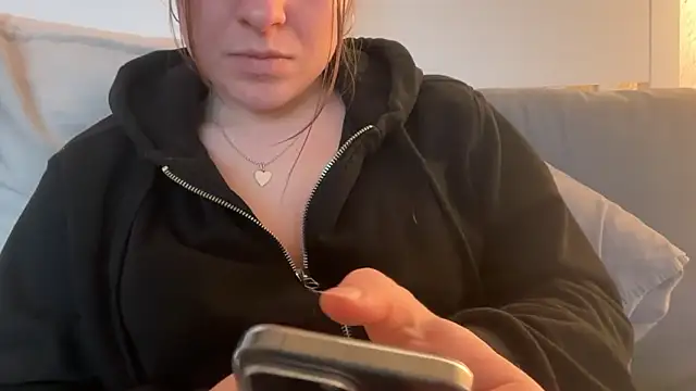 Snapshot of Lucyschickt chatting on 02-16-26, 04:03 Lucyschickt online show from 02-16-26, 04:03