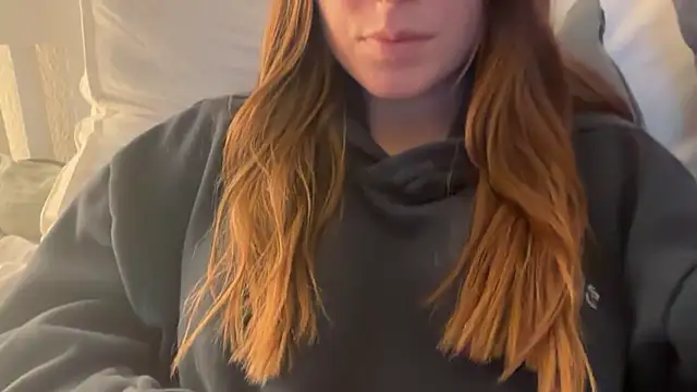 Snapshot of Lucyschickt chatting on 02-17-26, 04:57 Lucyschickt online show from 02-17-26, 04:57