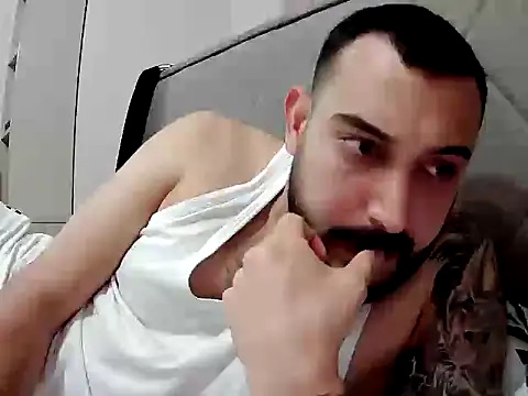 Snapshot of hakanbey33 chatting on 02-18-26, 06:15 hakanbey33 online show from 02-18-26, 06:15