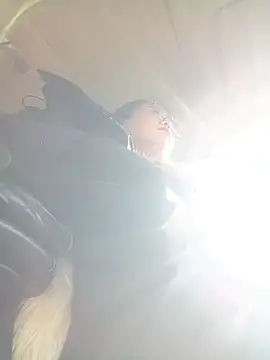 Snapshot of Youyou_12 chatting on 02-13-26, 04:41 Youyou 12 online show from 02-13-26, 04:41