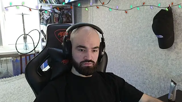 Snapshot of _Mostly_ chatting on 02-01-26, 11:53 Mostly online show from 02-01-26, 11:53