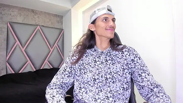 Snapshot of Noha-Smith chatting on 02-05-26, 04:28 Noha-Smith online show from 02-05-26, 04:28