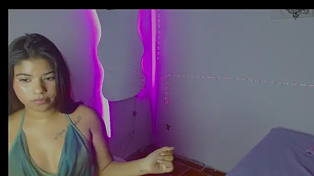 Snapshot of Charlothe_18 chatting on 02-15-26, 08:24 Charlothe 18 online show from 02-15-26, 08:24