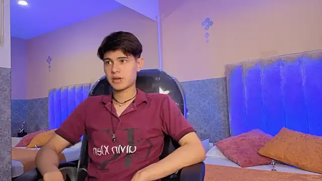 Snapshot of Derek_Sinn chatting on 02-10-26, 07:51 Derek Sinn online show from 02-10-26, 07:51