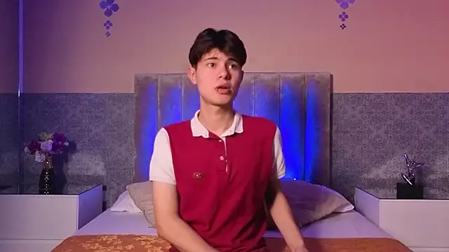 Snapshot of Derek_Sinn chatting on 02-19-26, 08:05 Derek Sinn online show from 02-19-26, 08:05