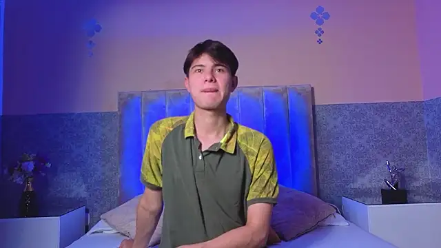 Snapshot of Derek_Sinn chatting on 02-24-26, 08:29 Derek Sinn online show from 02-24-26, 08:29