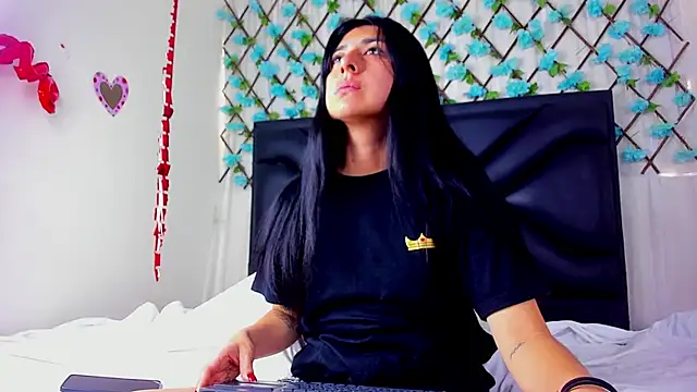 Snapshot of EmmaWilliamss4 chatting on 02-22-26, 06:28 EmmaWilliamss4 online show from 02-22-26, 06:28