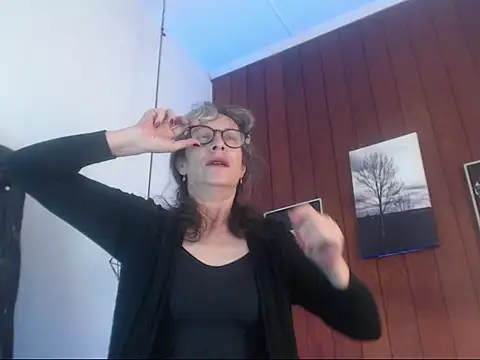 Snapshot of laurasofia45 chatting on 02-18-26, 01:29 laurasofia45 online show from 02-18-26, 01:29