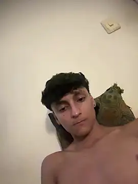 Snapshot of BOY_0914 chatting on 02-12-26, 01:11 BOY 0914 online show from 02-12-26, 01:11