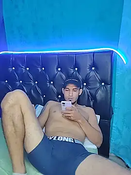 Snapshot of junior_men22 chatting on 02-17-26, 01:29 junior men22 online show from 02-17-26, 01:29