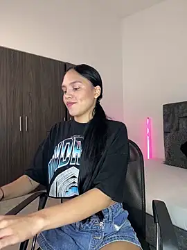 Snapshot of Malory_Saenzz chatting on 02-21-26, 01:01 Malory Saenzz online show from 02-21-26, 01:01