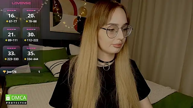 Snapshot of AdeLuna chatting on 02-05-26, 09:30 AdeLuna online show from 02-05-26, 09:30