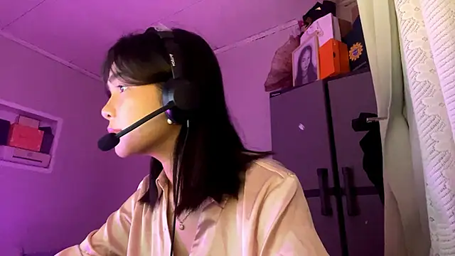 Snapshot of ConstancePorrini chatting on 02-02-26, 03:33 ConstancePorrini online show from 02-02-26, 03:33