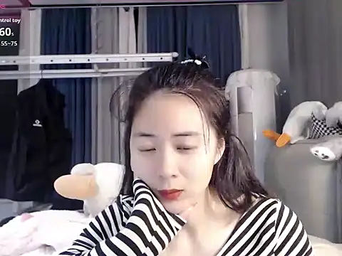 Snapshot of Tsuki-y chatting on 02-22-26, 03:10 Tsuki-y online show from 02-22-26, 03:10