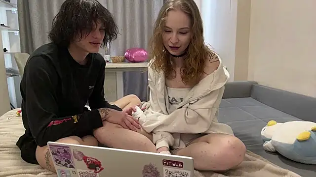 Snapshot of ZettaSewester chatting on 02-05-26, 12:21 ZettaSewester online show from 02-05-26, 12:21