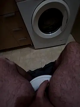 Snapshot of Heyyo3 chatting on 02-15-26, 08:35 Heyyo3 online show from 02-15-26, 08:35