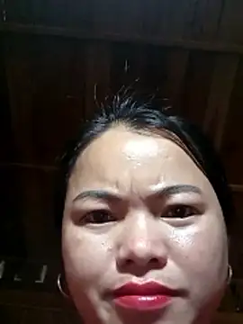 Snapshot of emlylyxinh chatting on 02-18-26, 07:04 emlylyxinh online show from 02-18-26, 07:04