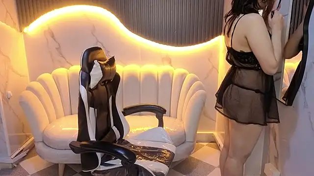 Snapshot of Valerie_moon_b chatting on 02-27-26, 01:00 Valerie moon b online show from 02-27-26, 01:00