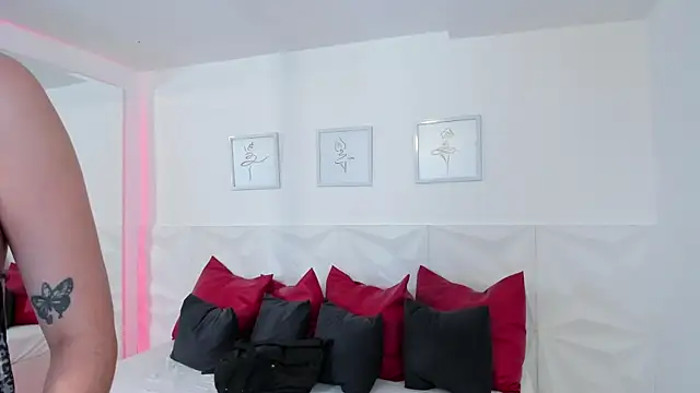 naomi amoretti online show from 02-11-26, 04:34