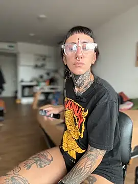 Snapshot of xsadtanas chatting on 02-04-26, 03:51 xsadtanas online show from 02-04-26, 03:51