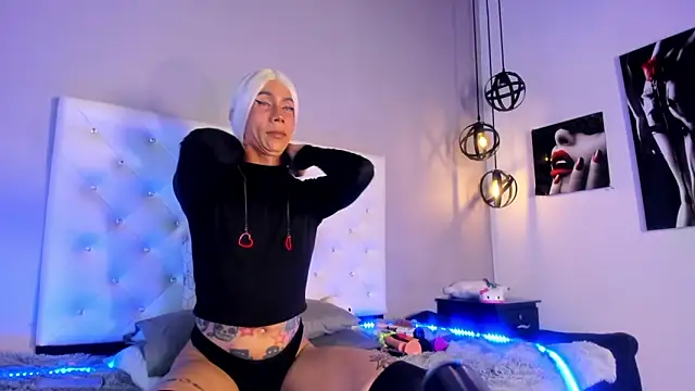 Snapshot of Rose_peterson_ chatting on 02-10-26, 03:21 Rose peterson online show from 02-10-26, 03:21