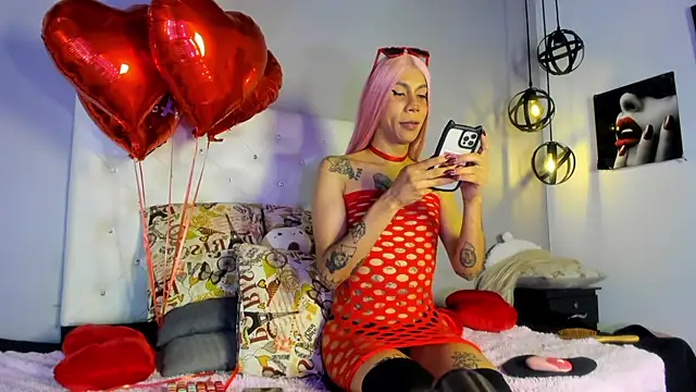 Snapshot of Rose_peterson_ chatting on 02-11-26, 03:22 Rose peterson online show from 02-11-26, 03:22