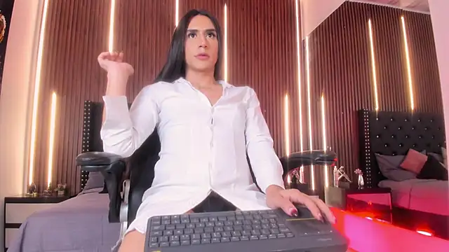 Viannca   online show from 04-16-26, 08:04