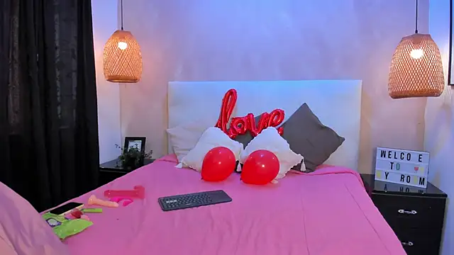 Snapshot of Hilaryportman chatting on 02-11-26, 07:41 Hilaryportman online show from 02-11-26, 07:41