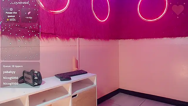 Snapshot of isabella_vogue chatting on 02-27-26, 11:10 isabella vogue online show from 02-27-26, 11:10