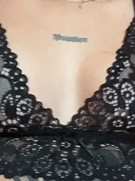 Snapshot of Lisacuatro20x chatting on 02-14-26, 12:29 Lisacuatro20x online show from 02-14-26, 12:29