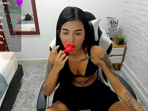 Snapshot of Mia_Lover_ chatting on 02-21-26, 02:45 Mia Lover online show from 02-21-26, 02:45