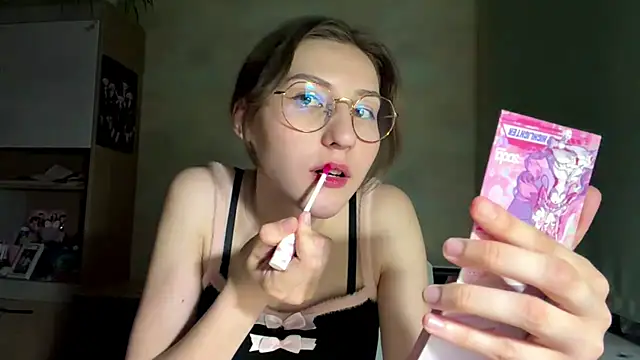 Snapshot of Miaaa_Moon chatting on 05-25-26, 07:31 Miaaa Moon online show from 05-25-26, 07:31