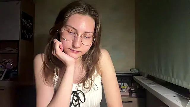 Snapshot of Miaaa_Moon chatting on 05-26-26, 06:26 Miaaa Moon online show from 05-26-26, 06:26