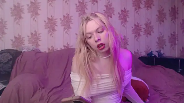 Snapshot of Cutie_Bambi chatting on 02-10-26, 11:03 Cutie Bambi online show from 02-10-26, 11:03