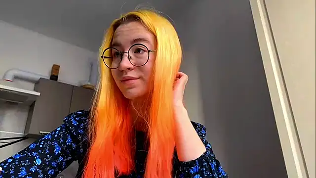 Snapshot of EmilyHein chatting on 02-13-26, 07:04 EmilyHein online show from 02-13-26, 07:04