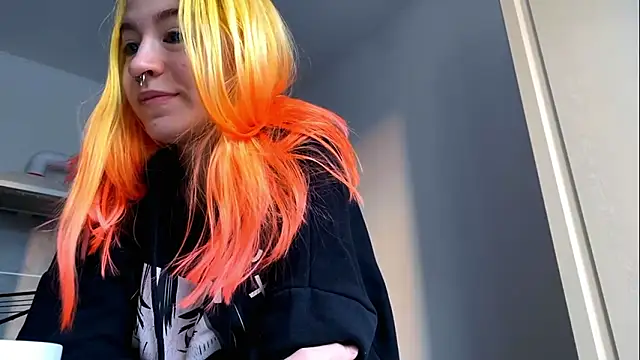 Snapshot of EmilyHein chatting on 02-14-26, 06:10 EmilyHein online show from 02-14-26, 06:10