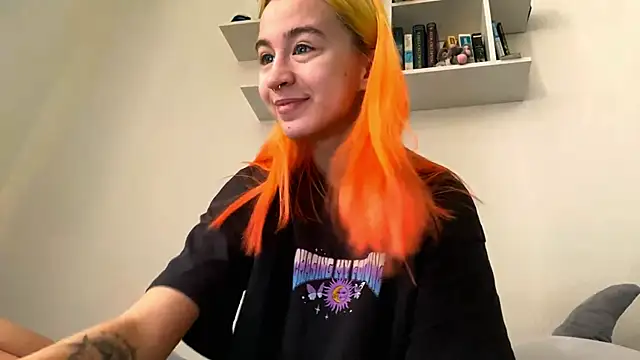 Snapshot of EmilyHein chatting on 02-20-26, 06:10 EmilyHein online show from 02-20-26, 06:10