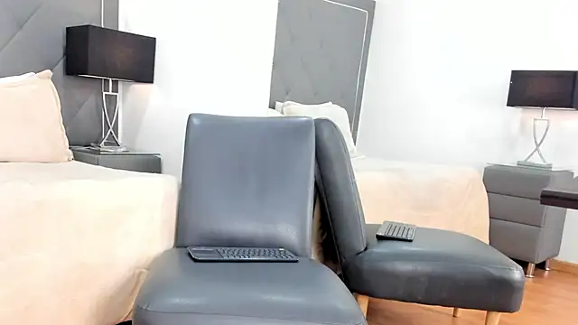 Snapshot of Oliviia_williams chatting on 02-11-26, 11:37 Oliviia williams online show from 02-11-26, 11:37