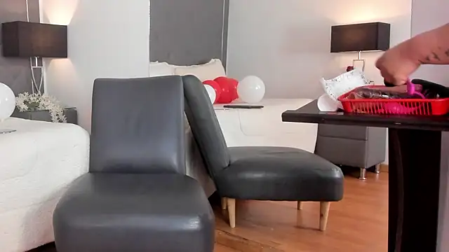 Snapshot of Oliviia_williams chatting on 02-16-26, 11:28 Oliviia williams online show from 02-16-26, 11:28