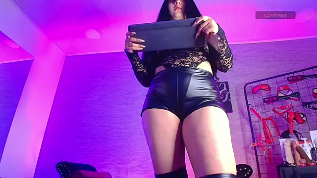 MadameDaphnee online show from 02-04-26, 11:05