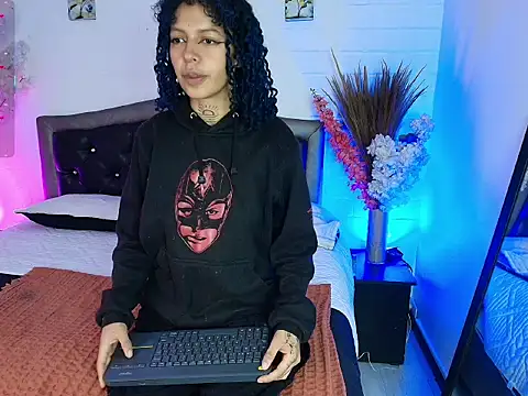 HannahBlue  online show from 02-12-26, 12:33