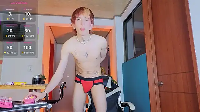 Snapshot of golden_twink_ chatting on 02-06-26, 07:45 golden twink online show from 02-06-26, 07:45