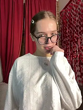 MyKittySayMeow online show from 02-15-26, 08:49