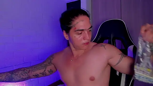 Snapshot of Cry_Duran chatting on 02-01-26, 02:15 Cry Duran online show from 02-01-26, 02:15