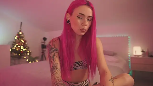 Sarah Pink online show from 12-29-24, 05:12