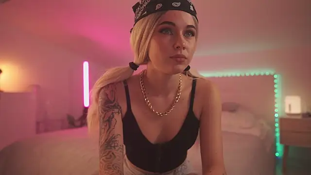 Sarah Pink online show from 01-26-25, 05:23