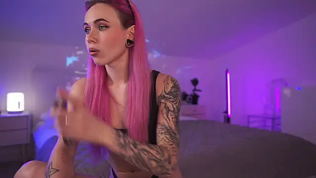 Sarah Pink online show from 03-22-25, 05:20