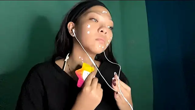 Snapshot of TerisaYellow chatting on 02-16-26, 01:07 TerisaYellow online show from 02-16-26, 01:07